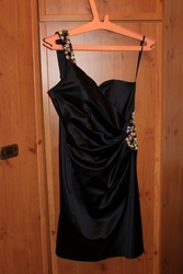 продам коктельное платье темно-фиолетового цвета 44-46 размера